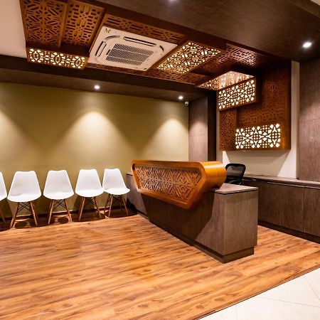 Lavender Infopark Kochi Hotel Bagian luar foto