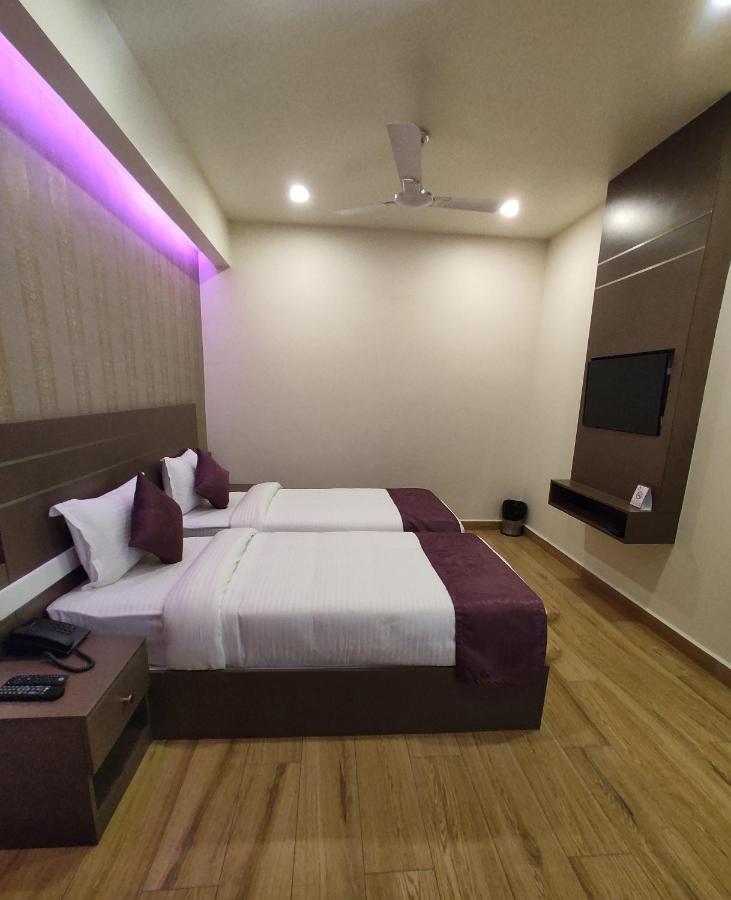 Lavender Infopark Kochi Hotel Bagian luar foto