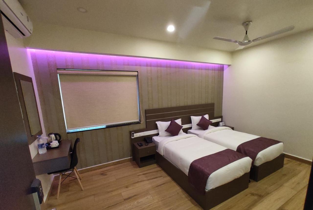 Lavender Infopark Kochi Hotel Bagian luar foto