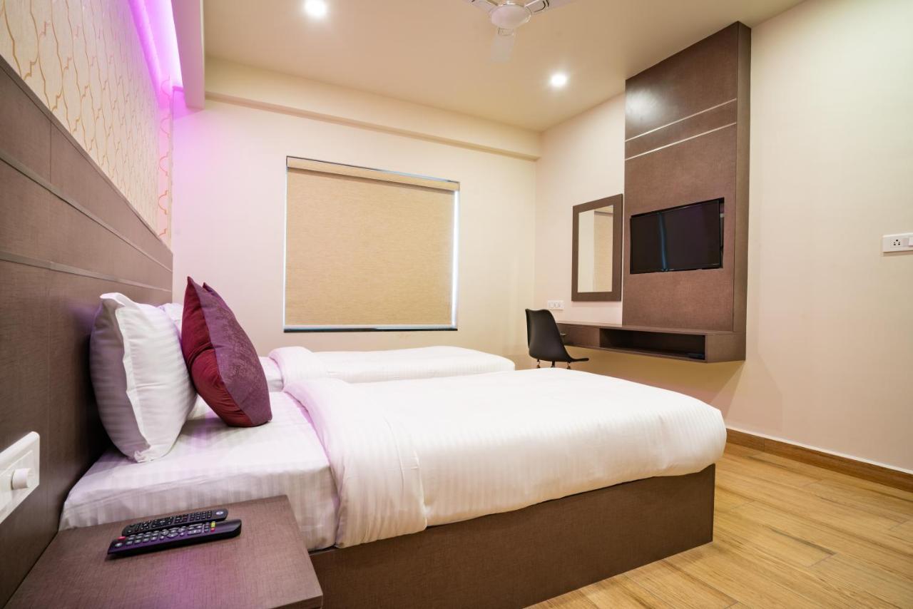 Lavender Infopark Kochi Hotel Bagian luar foto
