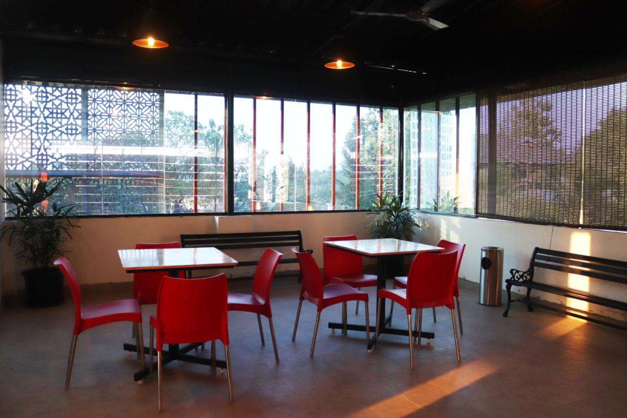 Lavender Infopark Kochi Hotel Bagian luar foto