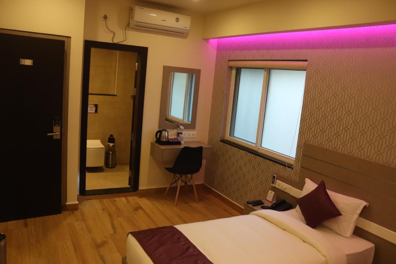 Lavender Infopark Kochi Hotel Bagian luar foto