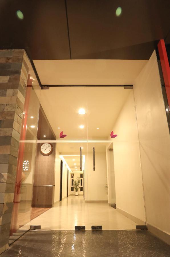 Lavender Infopark Kochi Hotel Bagian luar foto